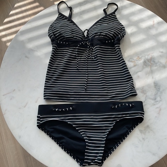 Black with white stripes tankini, Size medium - Picture 1 of 4